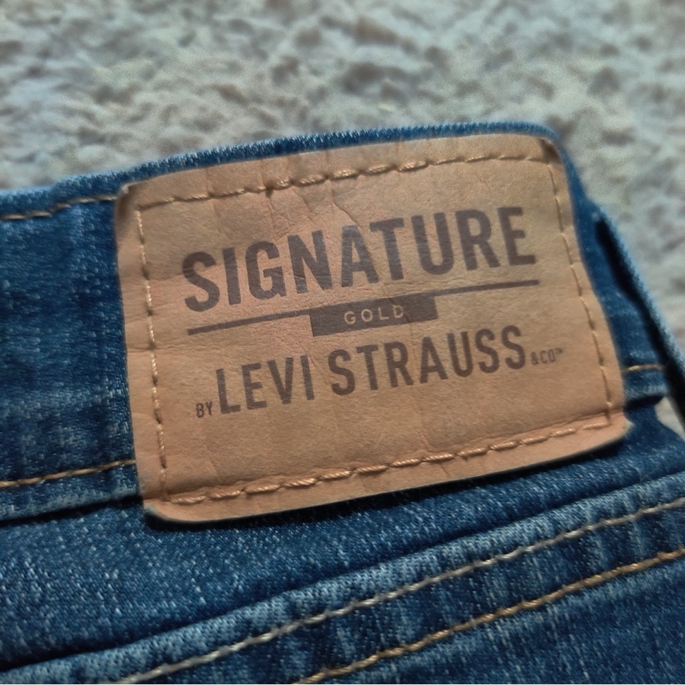 Signature by Levi Strauss Blue Mid Rise Capri Cropped Jeans Size 33 Cuffed - Picture 9 of 9